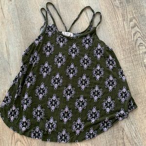 Women’s shirt size S sleeveless